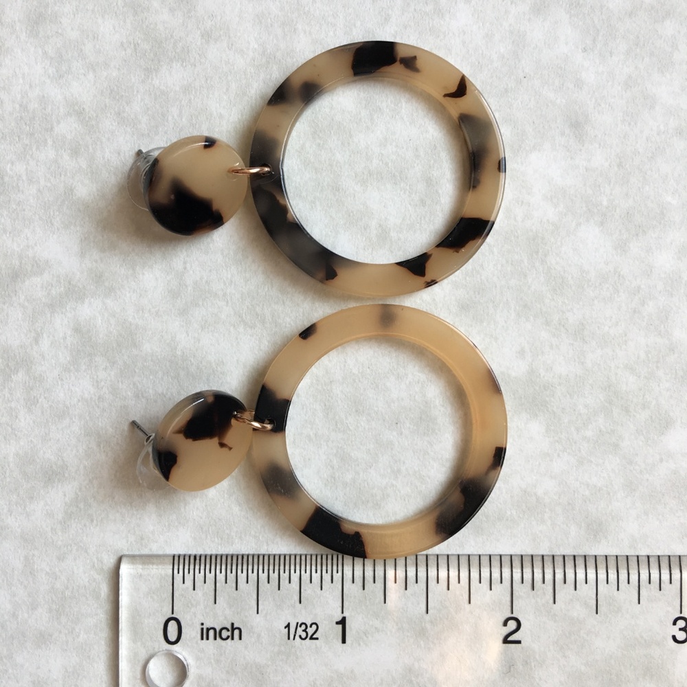 Tortoise Shell Circle Drop Earrings - Picture 5 of 5